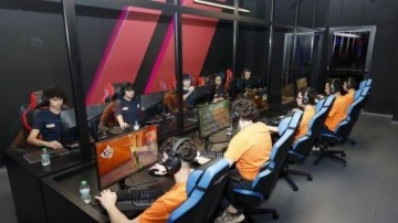 Sultangazi Belediyesi emsallerini aratmayan ilk e-spor merkezini a&ccedil;tı