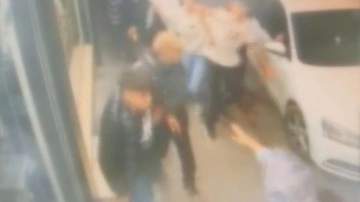 Sultangazi'de 18 yaşından küçük iki grup arasında bıçaklı kavga: 3 yaralı