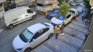 Sultangazi'de feci görüntü: Yola fırlayan çocuğa araba çarptı