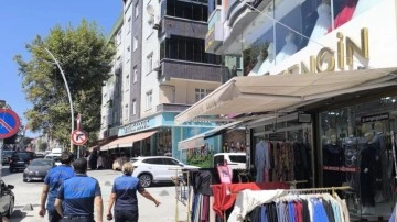 Sultangazi’de zabıtadan kaldırım işgallerine karşı denetim