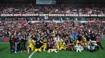 Süper Lig efsanesi 3. Lig'e yükseldi: Amatör maçı binlerce kişi seyretti