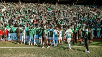 S&uuml;per Lig efsanesi dibi g&ouml;rm&uuml;şt&uuml;! 2. Lig'de tarih yazıyor: G.Saray'ı geride bıraktılar