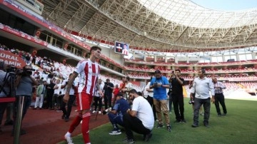 Süper Lig ekibi 17 transferini tek törende tanıttı