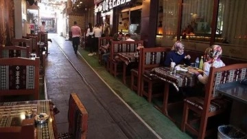 Taksimetre gibi işliyor: Kafe ve restoranlarda 'masa kullanım ücreti' dönemi!!