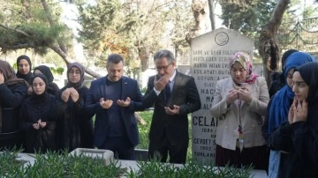 Talebeleri Celal Hoca'yı kabri başında andı