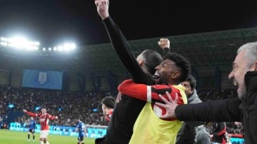 Tam 13 kupası var: Fenerbahçe dünyaca ünlü teknik direktörü istiyor