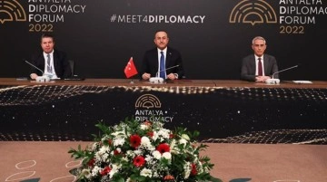 Tarihi g&ouml;r&uuml;şme sonrası Bakan &Ccedil;avuşoğlu'ndan ilk paylaşım: &Ccedil;abalarımızı s&uuml;rd&uuml;receğiz