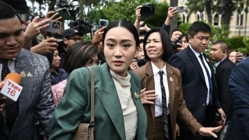 Tayland'da şoke eden karar: Başbakanı telefon görüşmesi nedeniyle görevden alındı