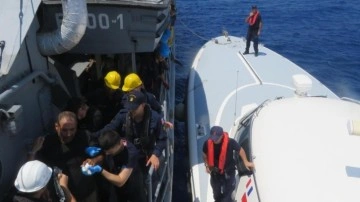 TCG Bozcaada, mavi vatanda Gökdeniz-01’in yardım çağrısına yetişti