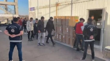 Tekneye bindirilirken operasyon yaptılar! 517 ka&ccedil;ak g&ouml;&ccedil;men yakalandı