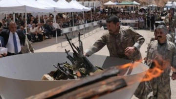 Terör örgütü PKK'nın silah bırakması dünyada yankılandı! İngilizler 3 ülkeyi işaret etti