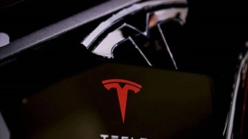 Tesla 125 bin 785 otomobili geri &ccedil;ağırdı