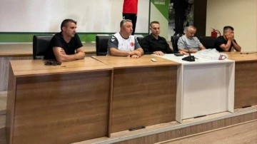 Tokyo’da mücadele edecek işitme engelli taekwondocuları ziyaret etti