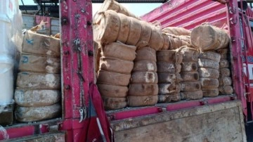 Tonlarca bozulmuş ve etiketsiz ürün imha edildi