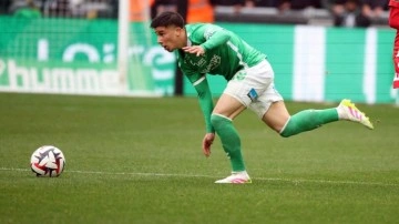 Trabzonspor'un anlaştığı orta saha İstanbul'a geldi: Sözleşmeyi imzalayacak