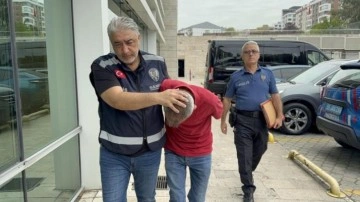 Tramvayda genç kadının fotoğraflarını çeken şahsa meydan dayağı