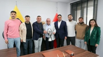 Türk futbol tarihine geçecek hikaye! Namağlup şampiyon olup küme yükseldiler