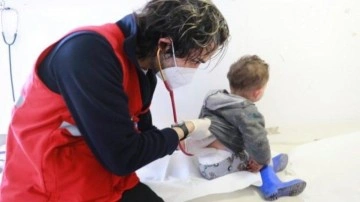 T&uuml;rk Kızılay mobil sağlık aracıyla depremzedelere sağlık hizmeti veriyor