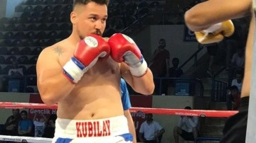 "Türk Tyson" lakaplı boksörün vurduğu devriliyor: Sıradaki durak Kazakistan