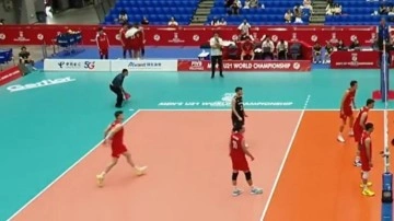 Türk voleybolcular yumruk yumruğa dövüştü: Maçın önüne geçen aparkat