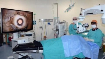 T&uuml;rkiye'de ilk: G&ouml;z ameliyatlarında yeni d&ouml;nem