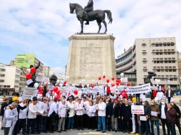 T&uuml;rkiye'nin d&ouml;rt bir yanından gelen aş&ccedil;ılar Ulus'ta buluştu