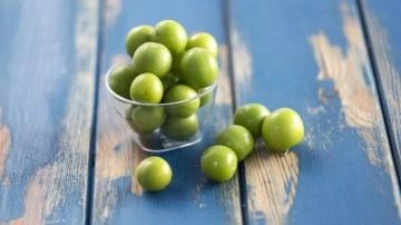 Tuza batırmadan yemem diyenlere k&ouml;t&uuml; haber! Tuzlu erikteki b&uuml;y&uuml;k tehlike...