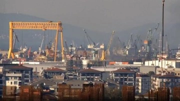 Tuzla'da tersanede gemi yangını