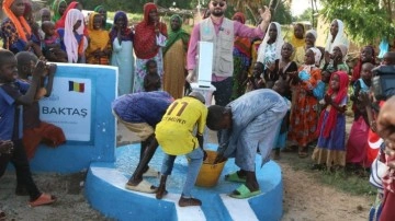 UHVED Derneği, Çad’da umudu yeşertiyor: Su kuyuları ve yetim sofraları sürüyor