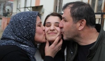 Ukrayna'da mahsur kalan T&uuml;rk &ouml;ğrenci Merve ailesine kavuştu