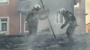 Ümraniye'de iş yeri deposunda yangın