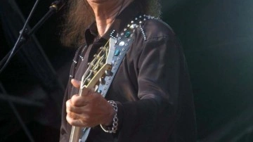 &Uuml;nl&uuml; isimlerden Erkin Koray i&ccedil;in taziye mesajı