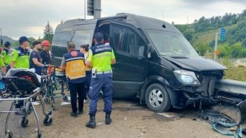 Ünlü şarkıcı Çağan Şengül konsere giderken kaza yaptı