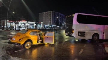 Uşak'ta otobüse arkadan çarpan otomobildeki 3 kişi yaralandı