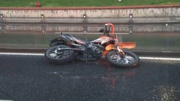 &Uuml;sk&uuml;dar'da İETT otob&uuml;s&uuml;ne &ccedil;arpan motosikletli hayatını kaybetti