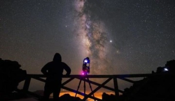 Uzayı g&ouml;r&uuml;nt&uuml;leyen T&uuml;rk'e NASA'dan &ouml;d&uuml;l!