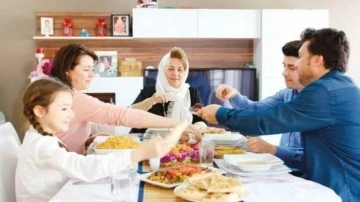 Uzmanı a&ccedil;ıkladı: Ramazan Bayramı&rsquo;nı sağlıklı ge&ccedil;irmek i&ccedil;in 6 &ouml;neri