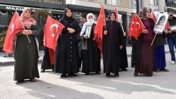 Vanlı aileler DEM Parti binası önünde "evlat nöbeti"nde: Süreç inşallah başarıya ulaşacak