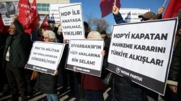 Vatan Partisi, HDP'nin kapatılması i&ccedil;in AYM &ouml;n&uuml;nde eylem başlattı