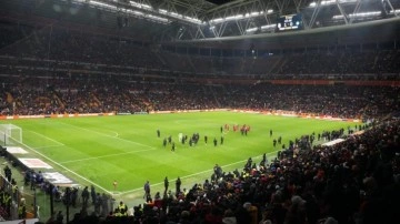 Vedasını eşi anons etti! 52 bin kişi ayağa kalktı