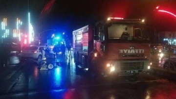 Yalova&rsquo;da iki otomobil &ccedil;arpıştı: 1&rsquo;i ağır 4 yaralı
