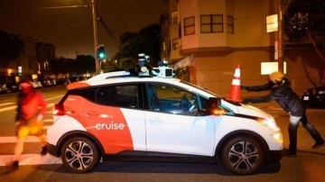 Yapay zekası bile ırk&ccedil;ı: ABD'deki robot taksiler siyahi kişileri ve &ccedil;ocukları fark etmiyor