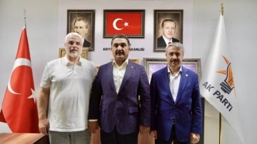 Yeniden Refah'ta bir istifa daha! Yeni partisinin rozetini taktı
