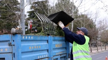 Yeşil Alanlarda Bahar Temizliği S&uuml;r&uuml;yor.