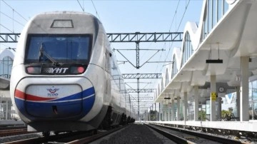 YHT istasyonlarındaki "Turuncu Masa" engelleri kaldırıp ulaşımı kolaylaştırıyor