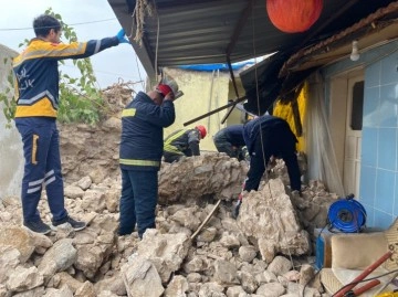 Yıktığı bah&ccedil;e duvarının altında kalarak hayatını kaybetti