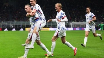 Yıldız futbolcu 27 yıl sonra ülkesini Dünya Kupası'na götürdü