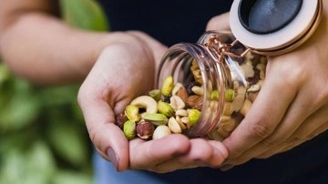 Yiyin, yedirin! Kolon kanserinden ölüm riskini %57 düşüren besin...