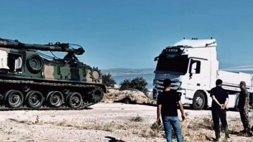 Yolda kalan tırları kurtarıcı vinç çekemeyince zırhlı tank devreye girdi