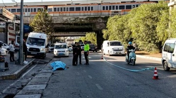 Yolun karşısına geçmek isterken otomobilin çarptığı yaya öldü